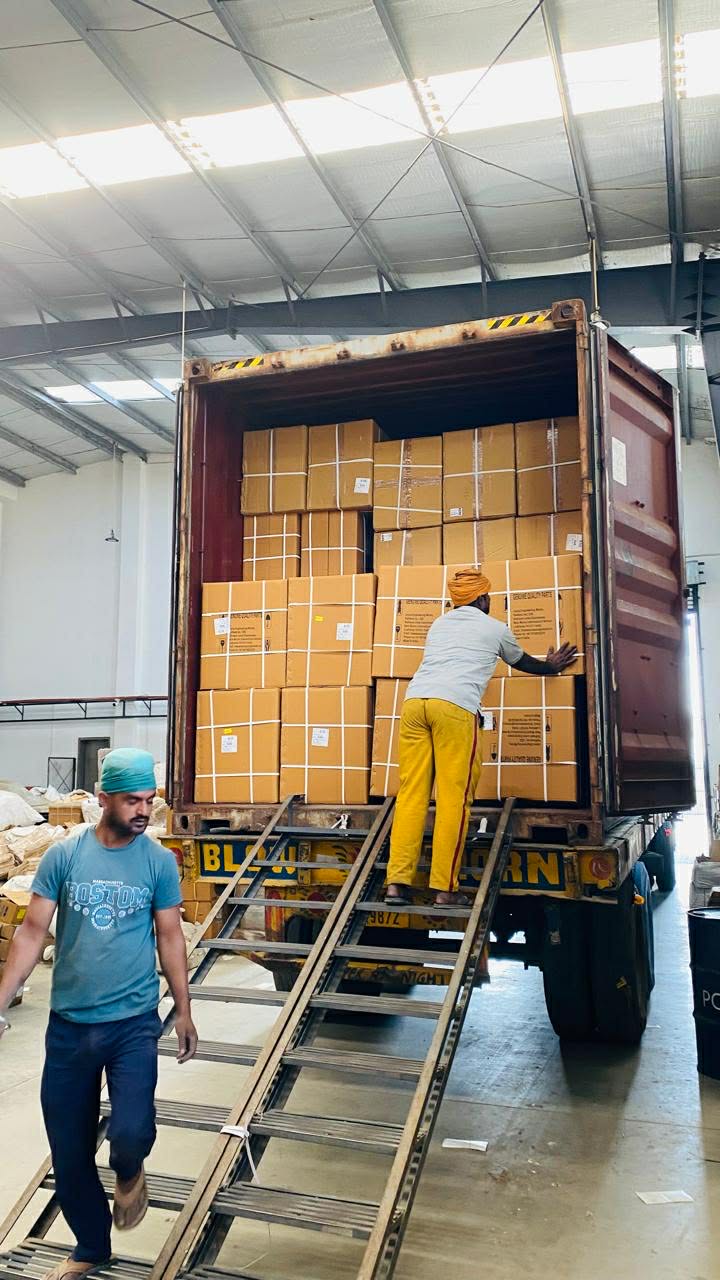 صور منتجات أو واجهة الشركة